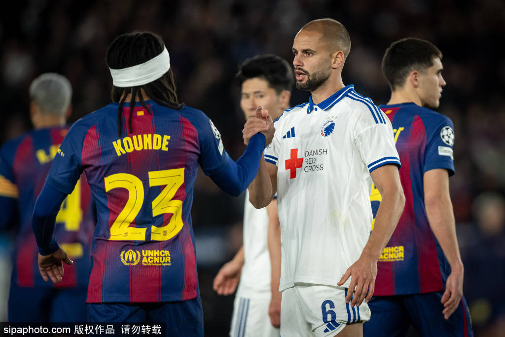 梅西与C罗：谁才是足球历史上真正的王者？数据与故事的较量